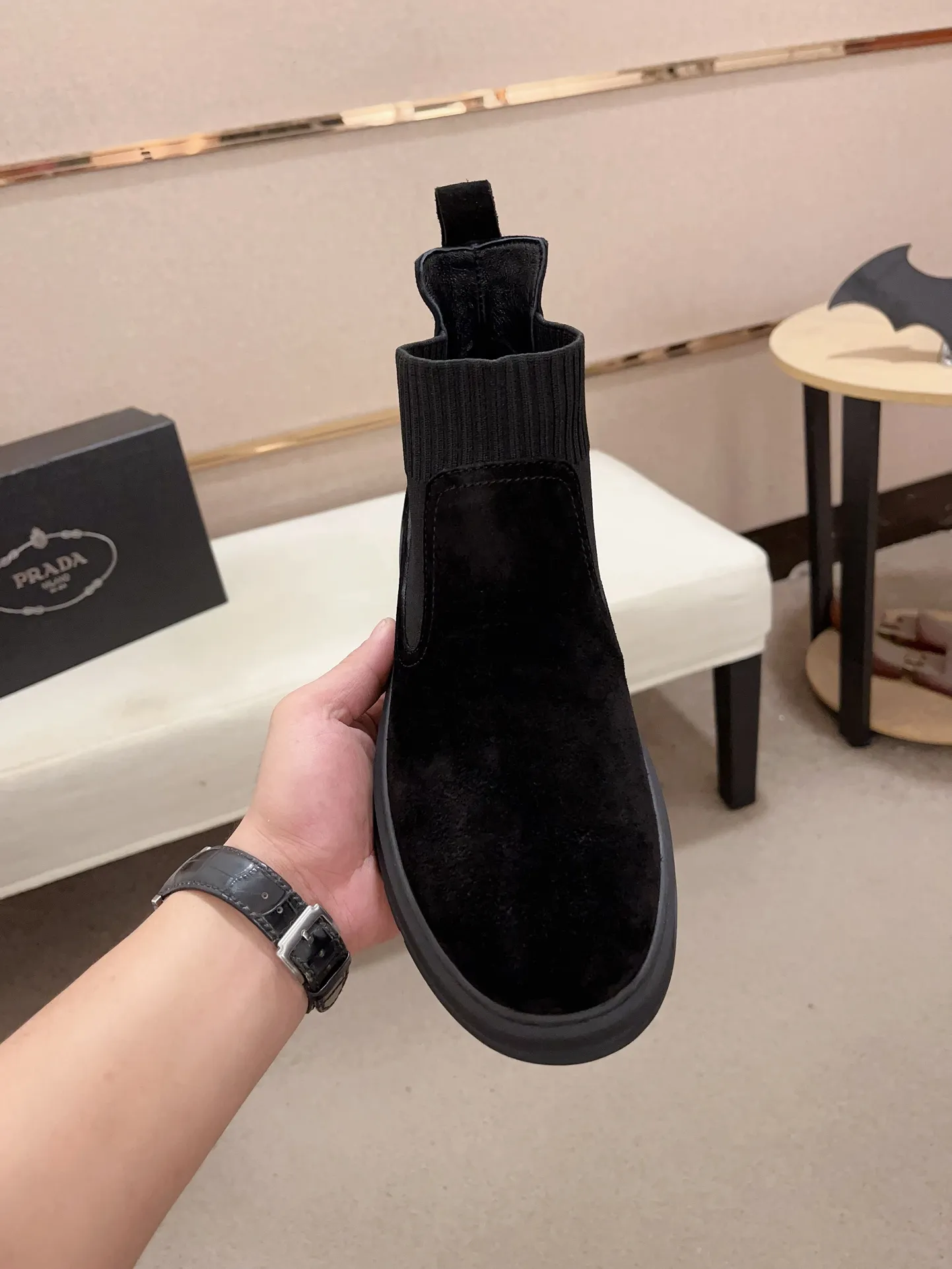 Factory price 480💰 (sheepskin lining * velvet lining optional! Can be made without label) High-quality new PRADA (Prada) counters are launched simultaneously, new men's shoes, 😘fabric is made of high-tech glue-spraying technology. Lining: sheepskin lining* velvet lining. 👍🏿 High-end ☄️ air-cushion molded anti-slip rubber outsole, exquisite lines, simple and elegant, comfortable and high-end for leisure travel. Code number: 38 to 44 (45 can be customized and cannot be returned or exchanged)